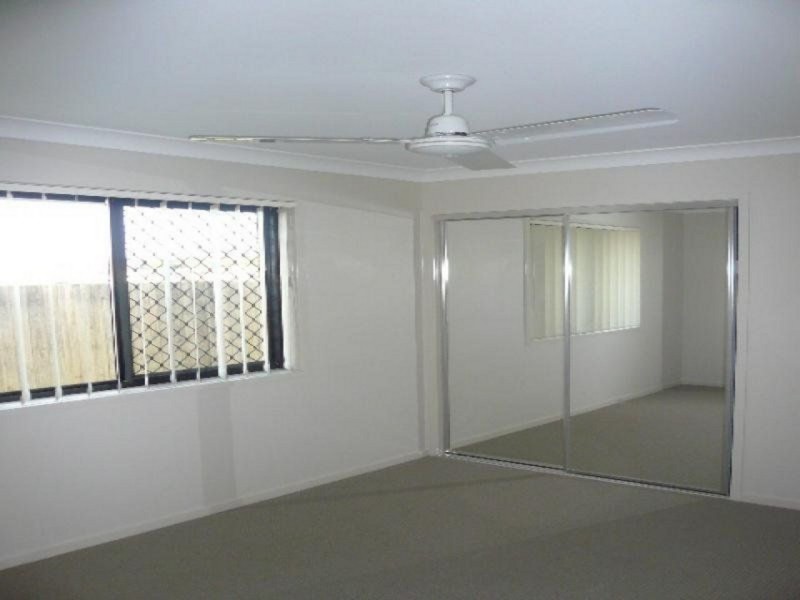 26 Aldgate Crescent, Pacific Pines QLD 4211