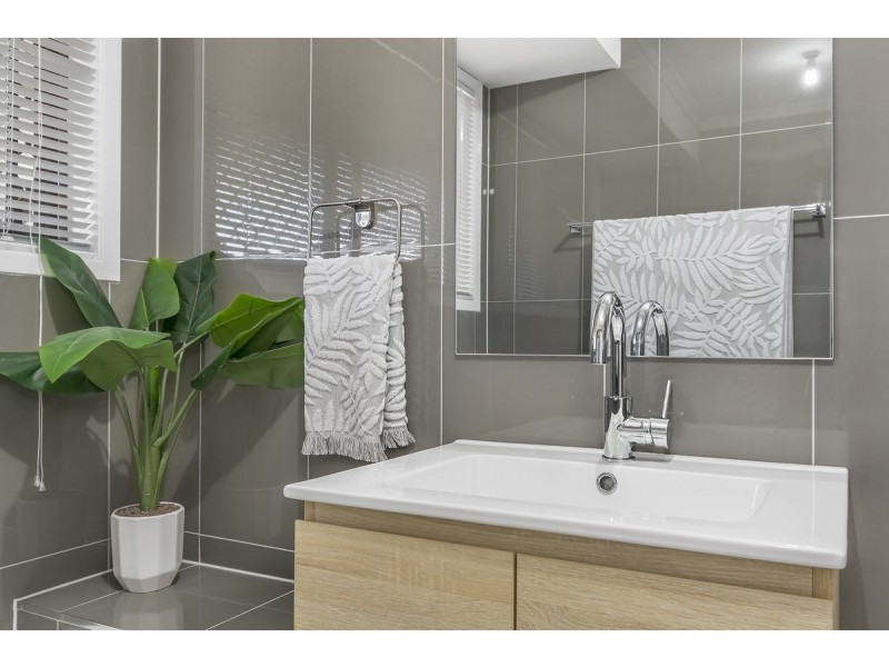 2/3 Wayne Place, Oxenford QLD 4210