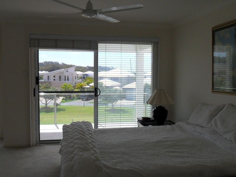 33 Buccaneer Way, Coomera Waters QLD 4209