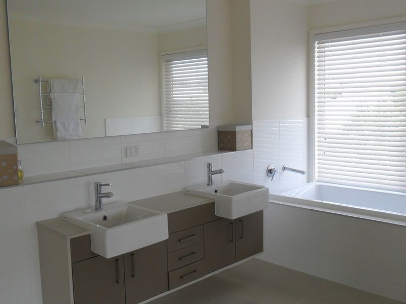 33 Buccaneer Way, Coomera Waters QLD 4209