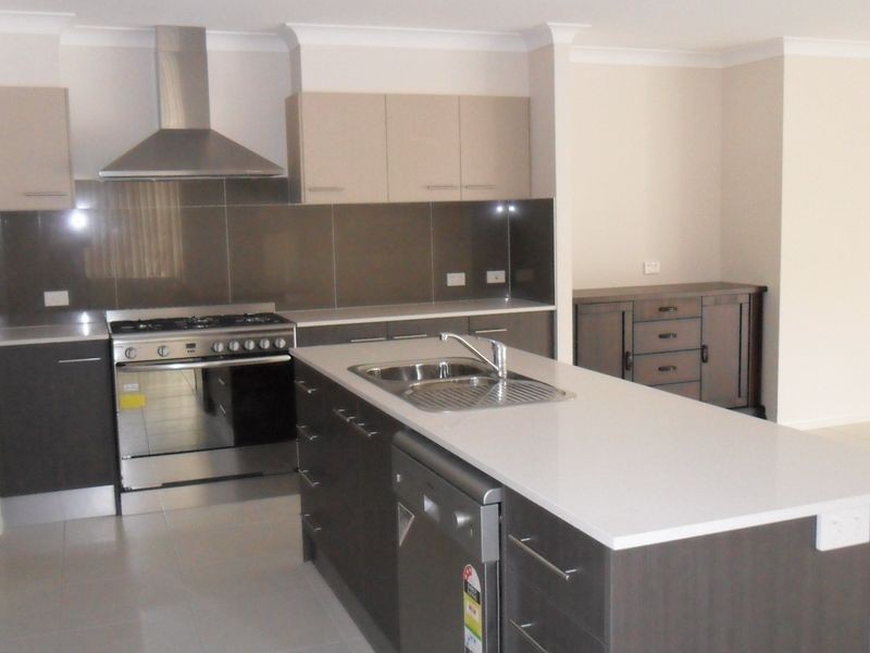 10 Kulki, Coomera Waters QLD 4209