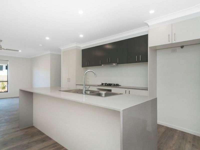 1/6 Pidgeon Street, Pimpama QLD 4209