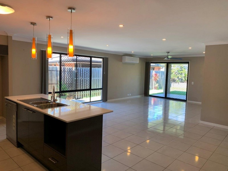 4 Hollanders Crescent, Ormeau Hills QLD 4208