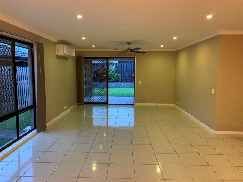 4 Hollanders Crescent, Ormeau Hills QLD 4208