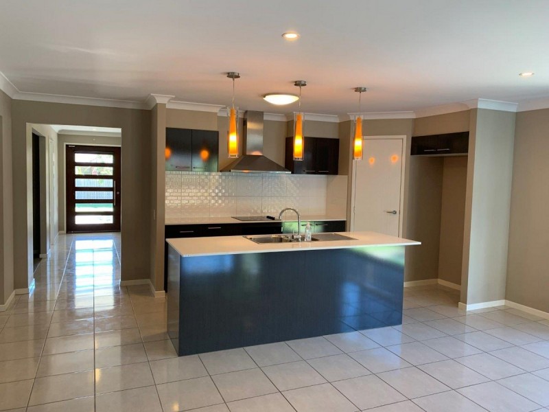 4 Hollanders Crescent, Ormeau Hills QLD 4208