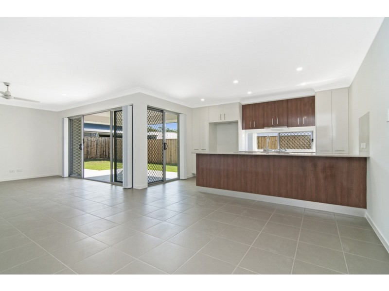 62 Azure Way, Pimpama QLD 4209