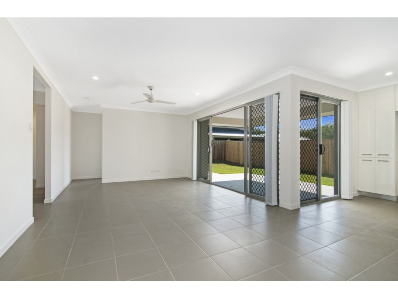 62 Azure Way, Pimpama QLD 4209