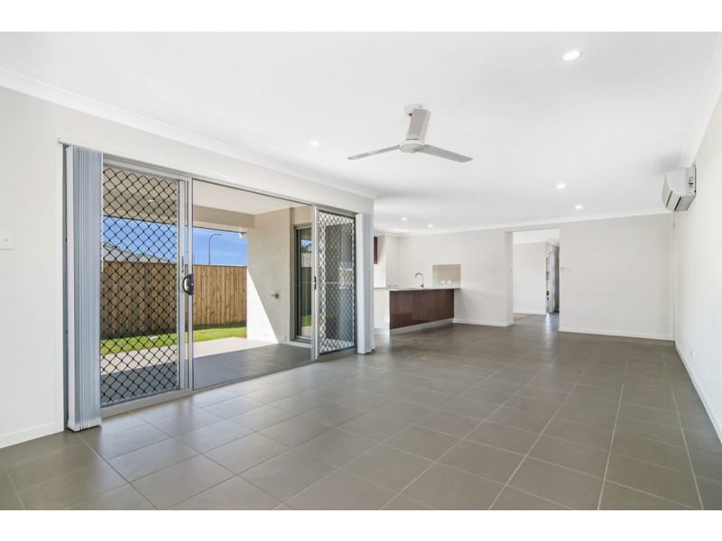 62 Azure Way, Pimpama QLD 4209