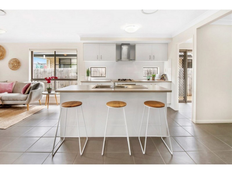 18 Nightshade Crescent, Pimpama QLD 4209