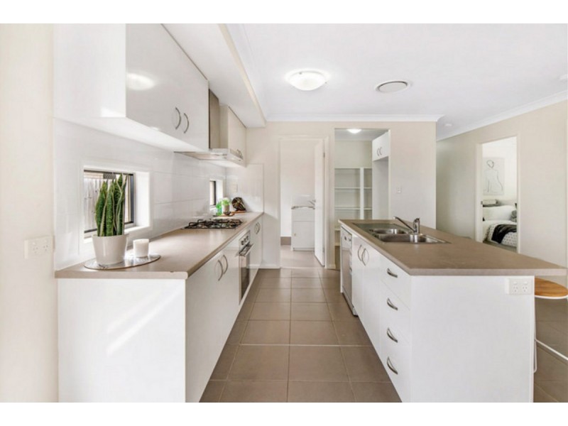 18 Nightshade Crescent, Pimpama QLD 4209