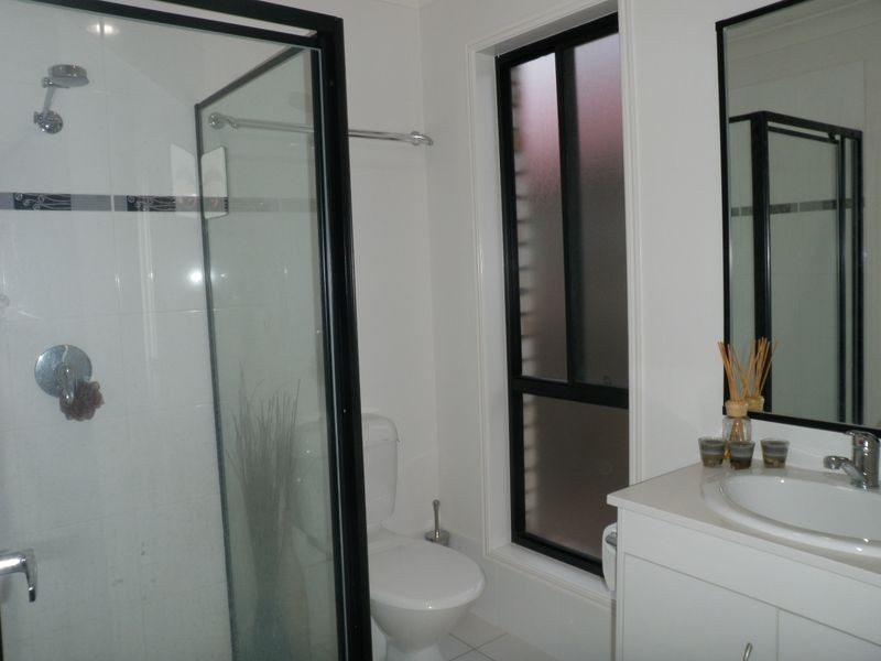 1/18 Bodacious Terrace, Pimpama QLD 4209