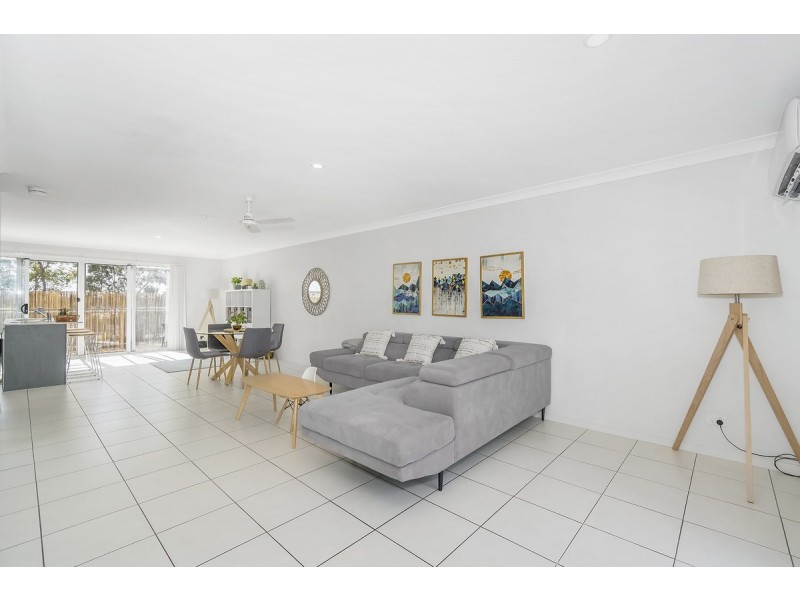 2/1 Rhiana Street, Pimpama QLD 4209