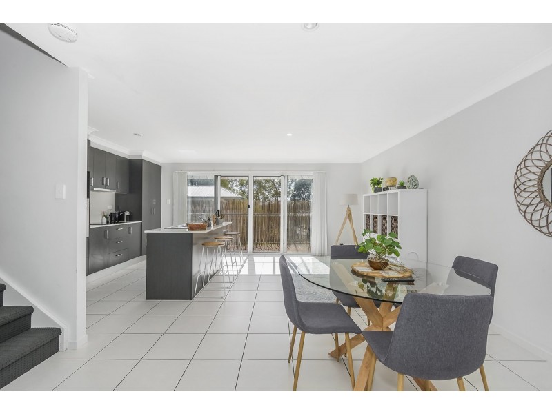 2/1 Rhiana Street, Pimpama QLD 4209