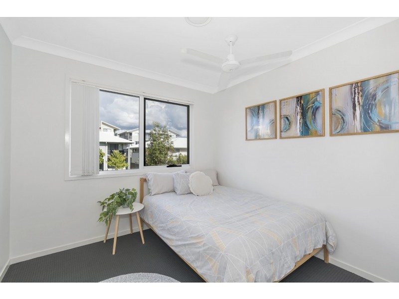 2/1 Rhiana Street, Pimpama QLD 4209