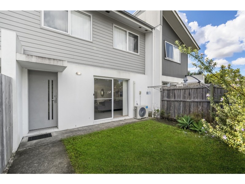 2/1 Rhiana Street, Pimpama QLD 4209