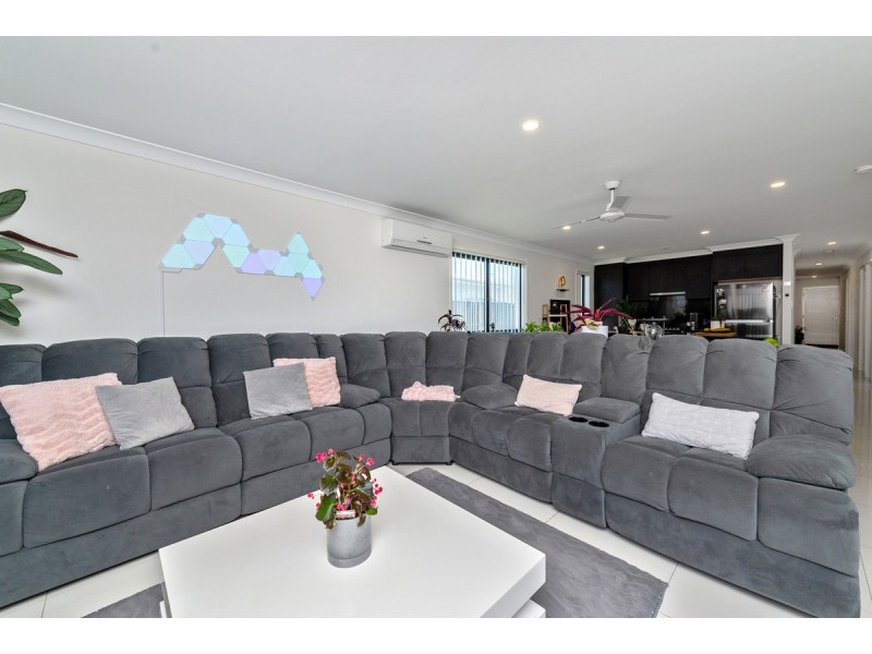15 Hill Drive, Pimpama QLD 4209