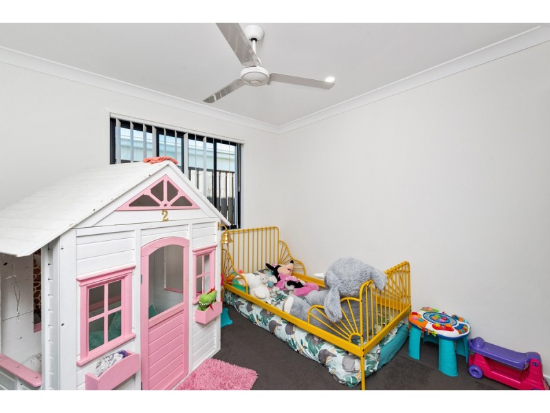 15 Hill Drive, Pimpama QLD 4209
