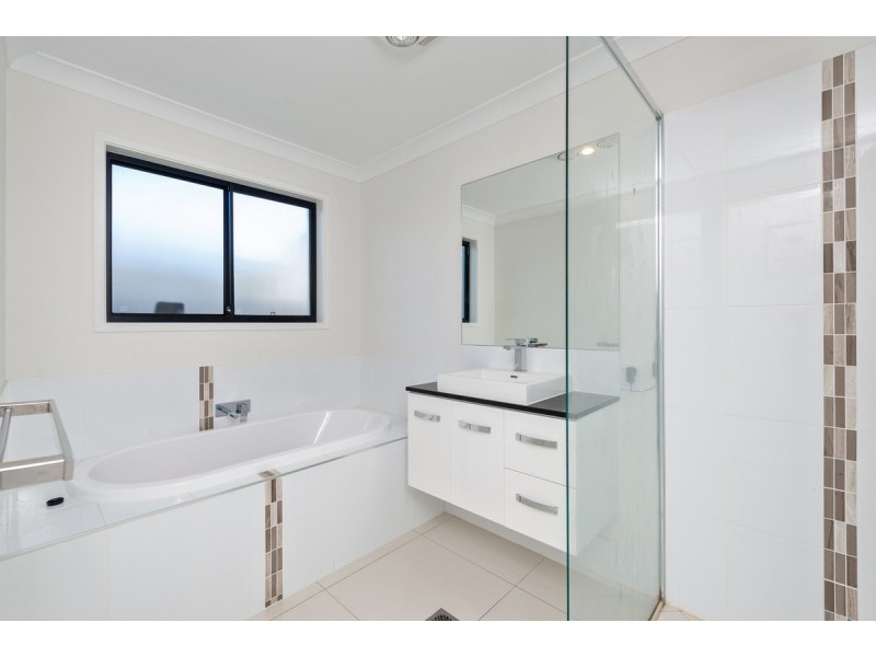 15 Hill Drive, Pimpama QLD 4209