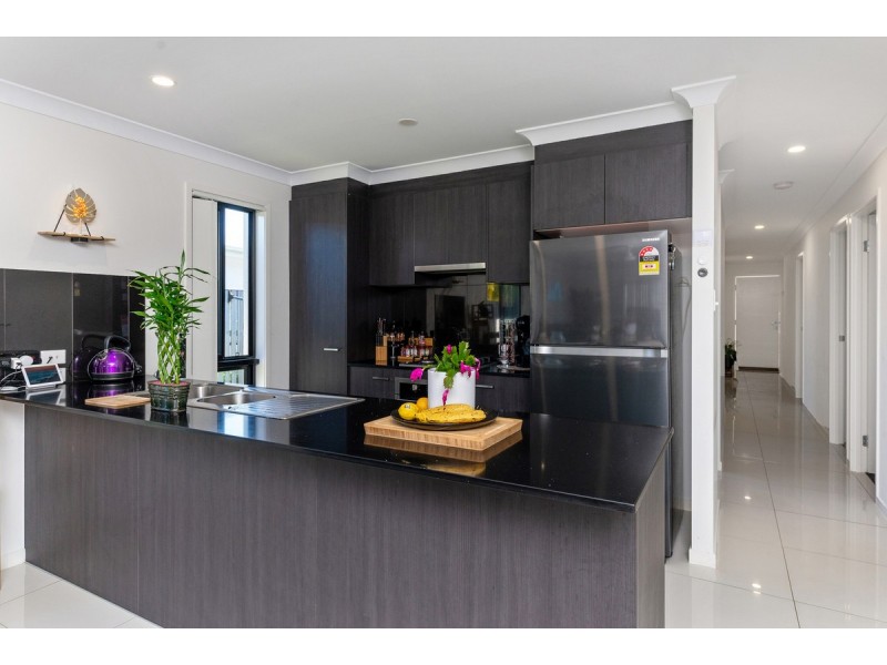 15 Hill Drive, Pimpama QLD 4209