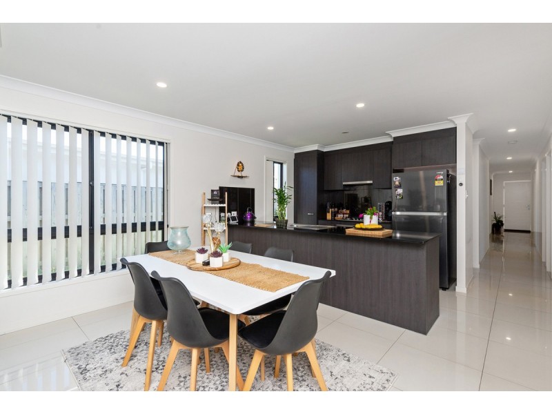 15 Hill Drive, Pimpama QLD 4209