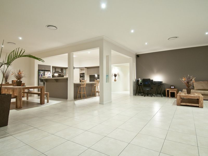 18 Seawind Road, Coomera Waters QLD 4209