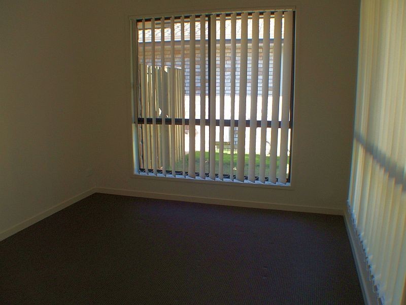 8 Wings Road, Upper Coomera QLD 4209