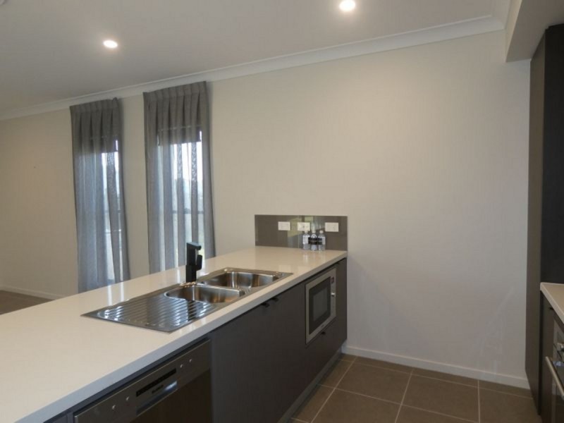 4 Azure Way, Coomera QLD 4209