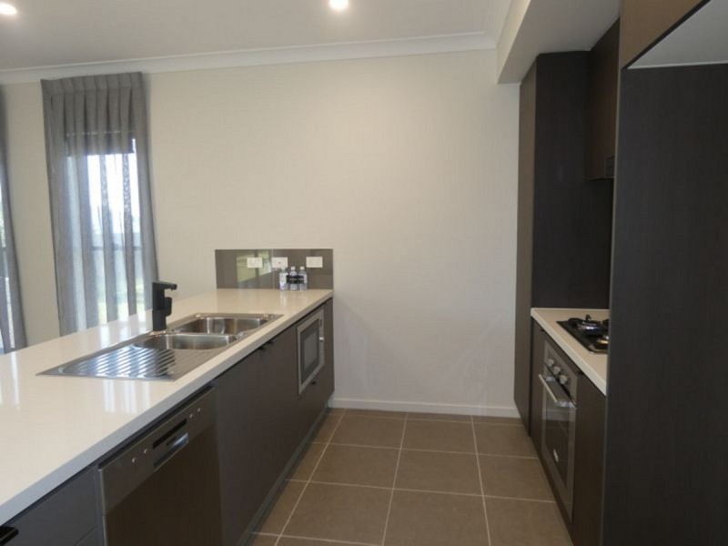 4 Azure Way, Coomera QLD 4209