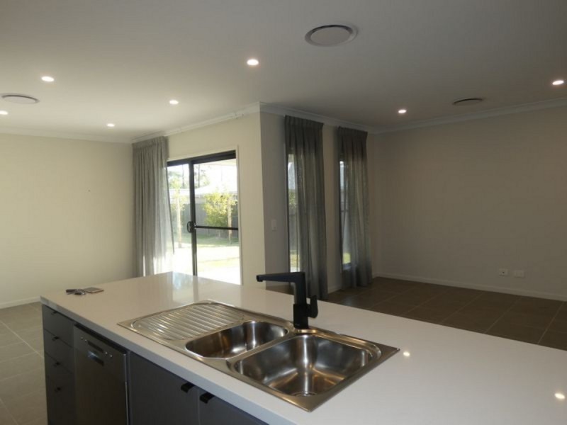 4 Azure Way, Coomera QLD 4209