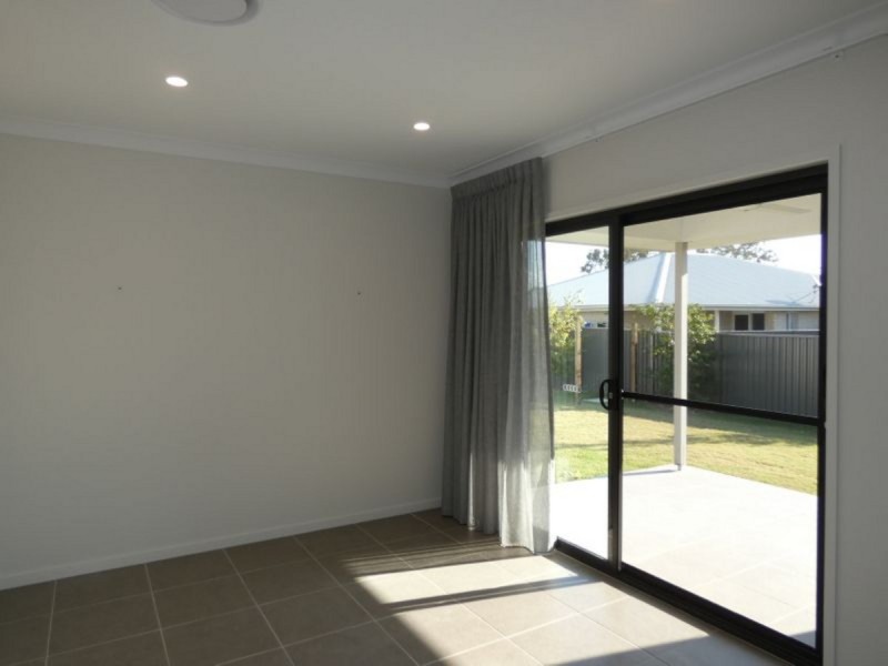 4 Azure Way, Coomera QLD 4209