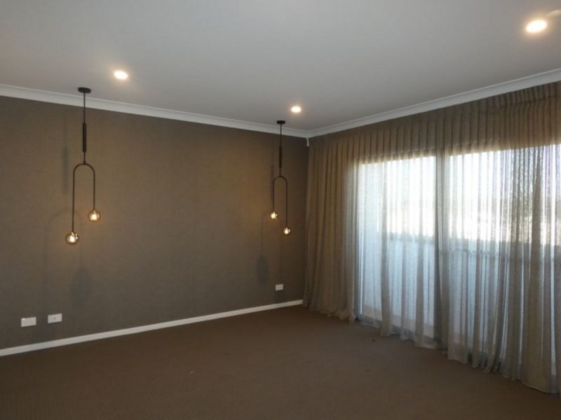 4 Azure Way, Coomera QLD 4209