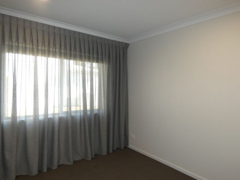 4 Azure Way, Coomera QLD 4209