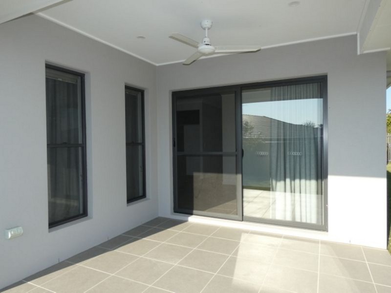 4 Azure Way, Coomera QLD 4209