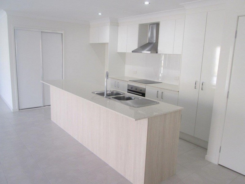 1/6 Tian Crescent, Upper Coomera QLD 4209