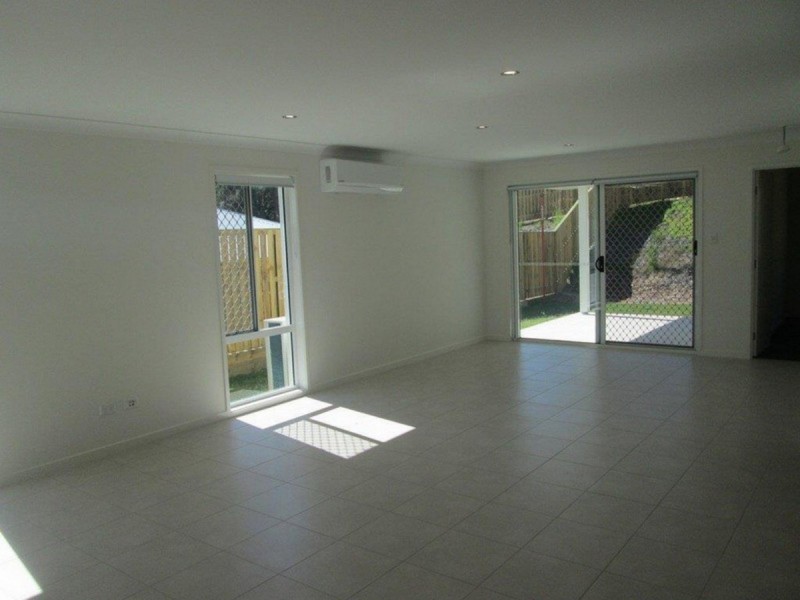 1/6 Tian Crescent, Upper Coomera QLD 4209