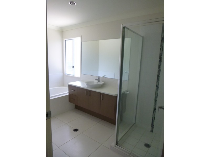 19 Lysterfield Rise, Upper Coomera QLD 4209