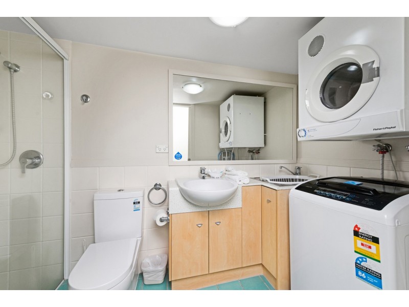 231/392 Marine Parade, Labrador QLD 4215