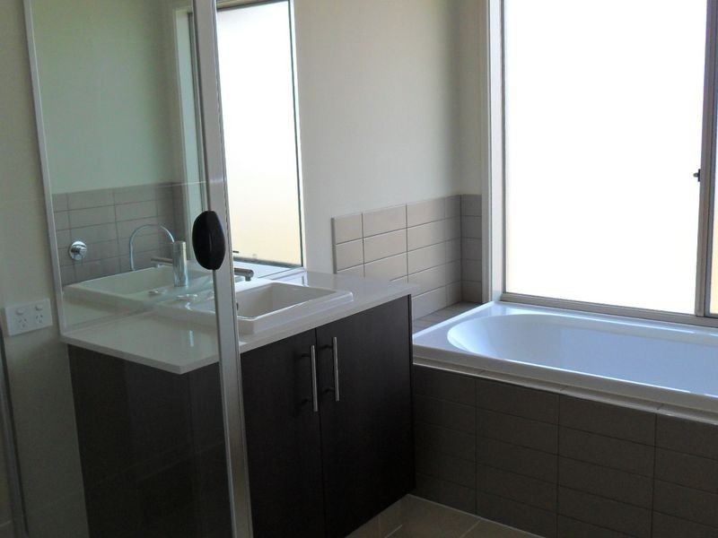 12 Coomerong Crescent, Upper Coomera QLD 4209