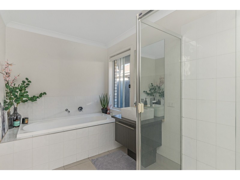 7 John Crescent, Pimpama QLD 4209