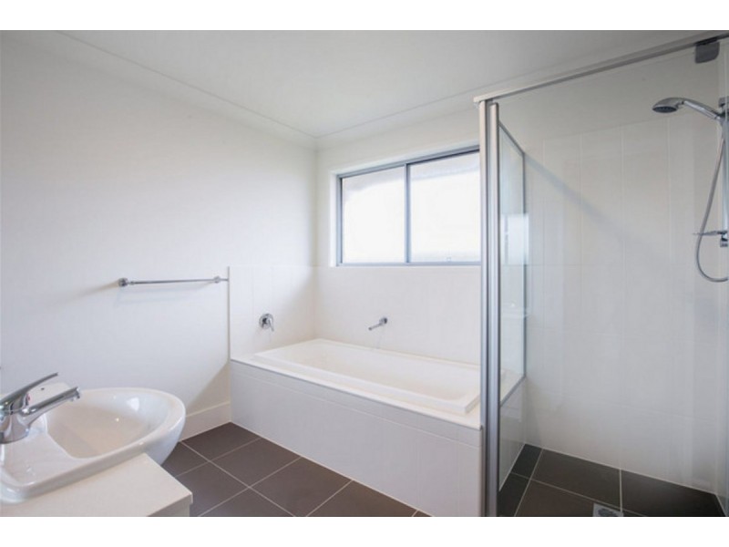 32 Bayside Avenue, Jacobs Well QLD 4208