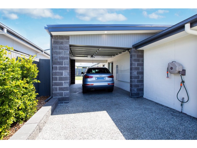 62 Azure Way, Pimpama QLD 4209
