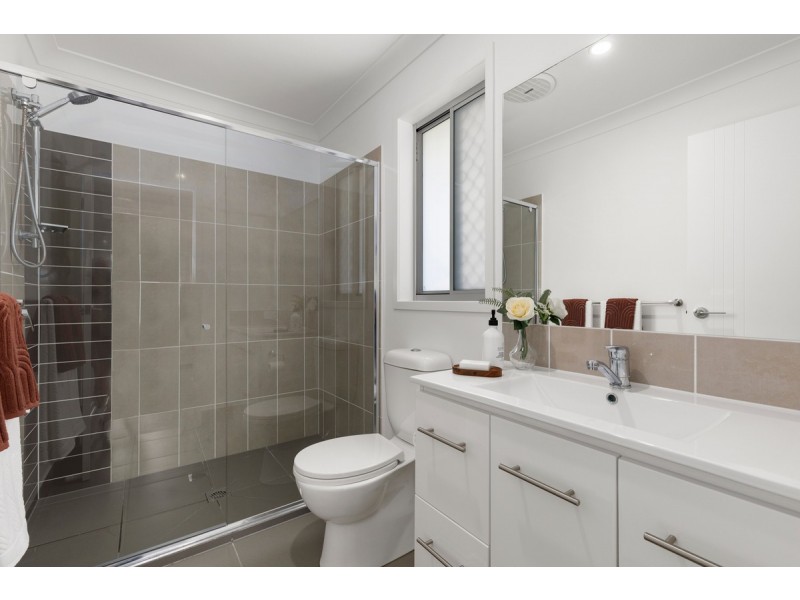 62 Azure Way, Pimpama QLD 4209