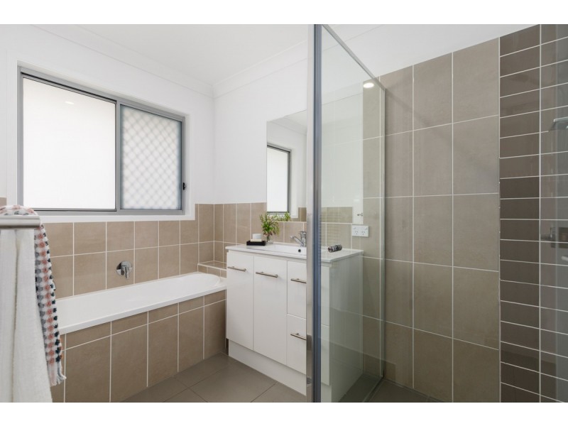 62 Azure Way, Pimpama QLD 4209