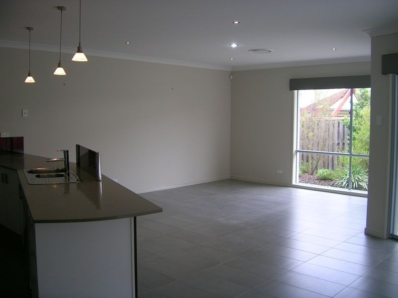 8 Rainlily Crescent, Upper Coomera QLD 4209