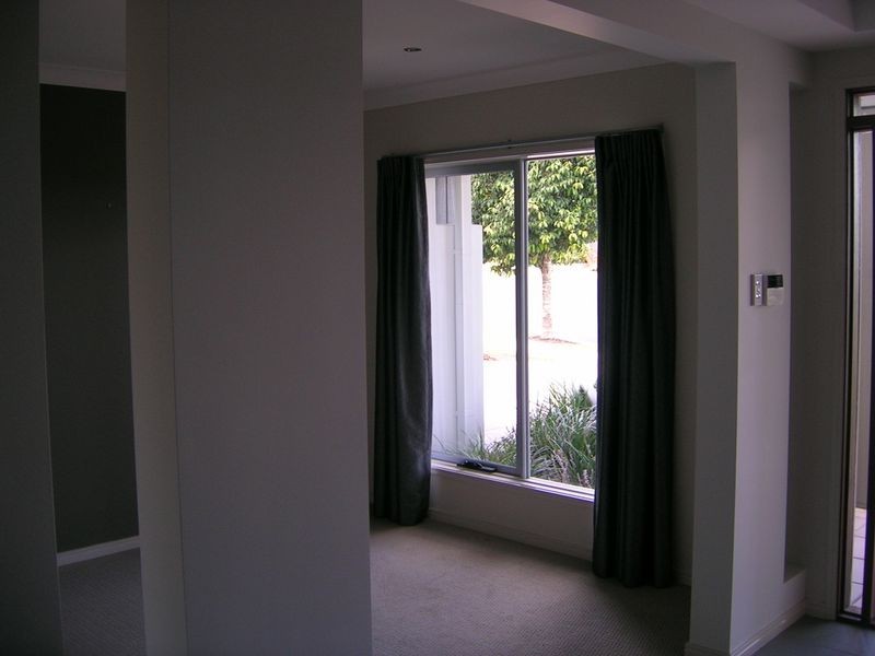 8 Rainlily Crescent, Upper Coomera QLD 4209