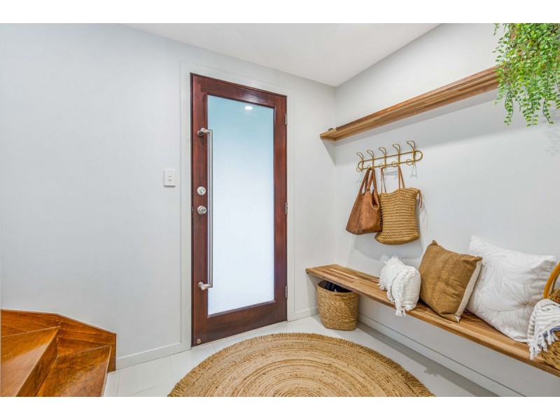 29 Akoonah Street, Hope Island QLD 4212