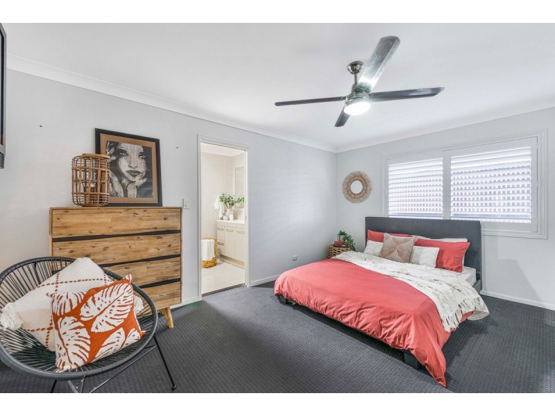 29 Akoonah Street, Hope Island QLD 4212