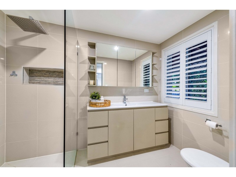 29 Akoonah Street, Hope Island QLD 4212