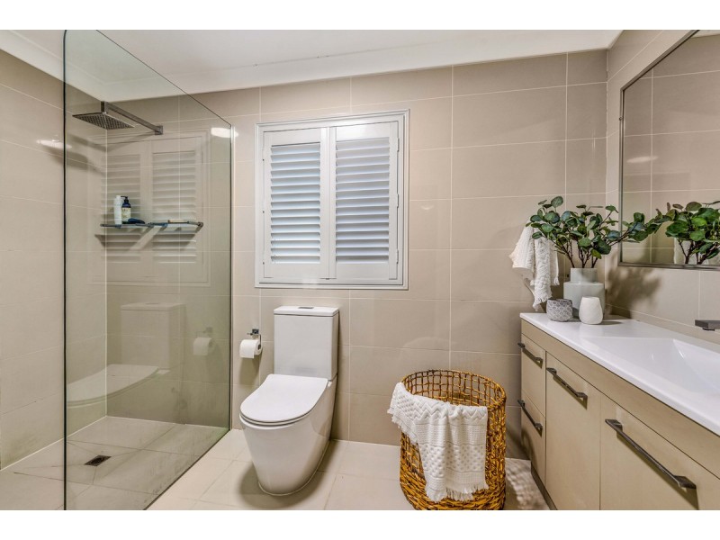 29 Akoonah Street, Hope Island QLD 4212