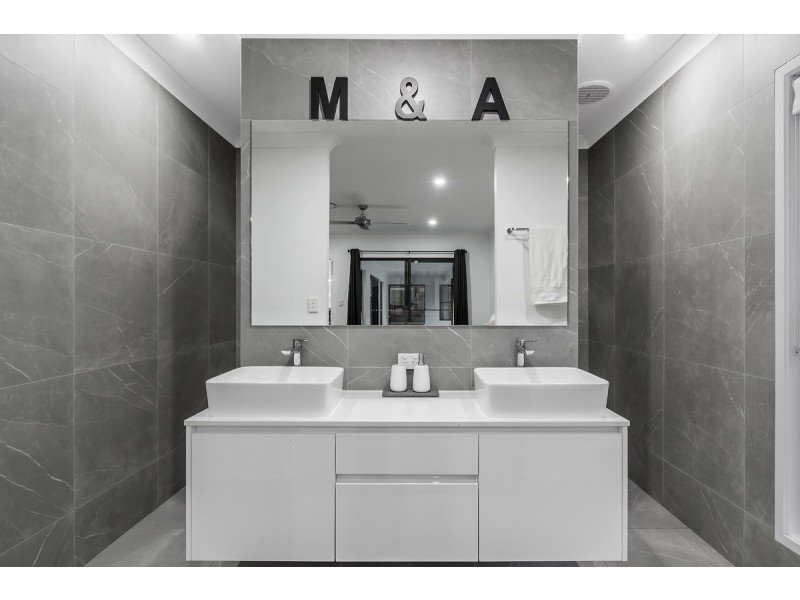 117 Burley Griffin Drive, Maudsland QLD 4210